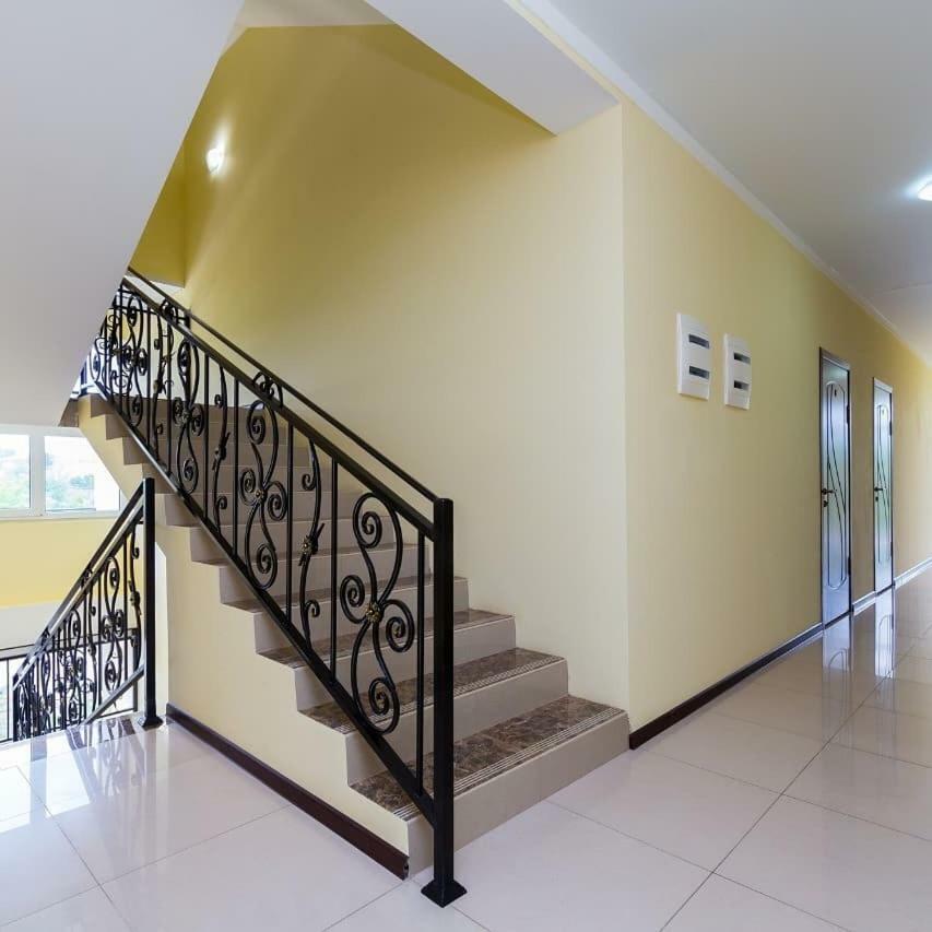 Sariya Hotel Kheivani Kültér fotó